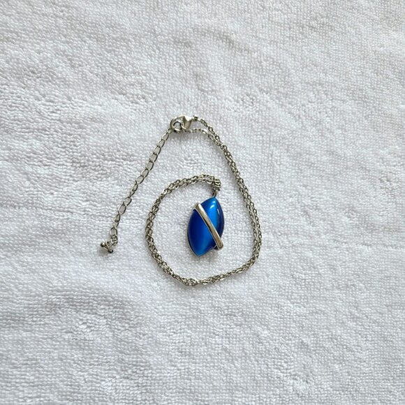 NECKLACE - Blue teardrop pendant with metal detailing - Picture 4 of 5